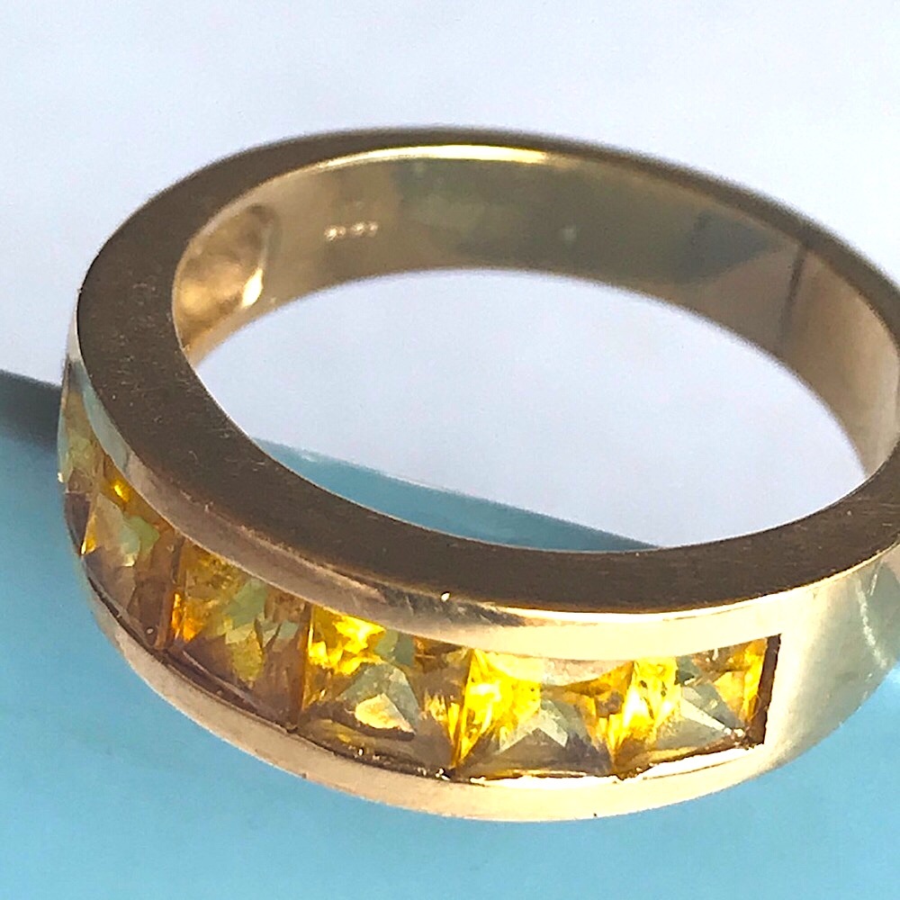 18k YELLOW GOLD & YELLOW SAPPHIRE BAND RING W APPRAISAL. Sz 7.5